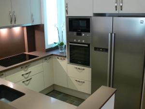 A kitchen or kitchenette at Center City Flats