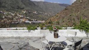 A general mountain view or a mountain view taken from the holiday home
