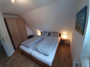 Postel nebo postele na pokoji v ubytování Ferienwohnungen Arp - Haus Inge