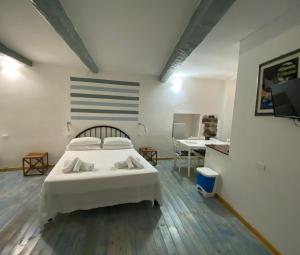 Postel nebo postele na pokoji v ubytování CARUGIO ROOMS Vernazza