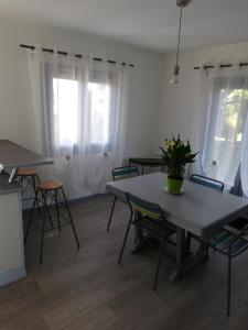 a kitchen and dining room with a table and chairs at La Houle, maison classée 4 étoiles in Criel-sur-Mer