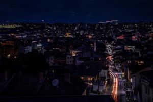 Γενική άποψη της πόλης Πρίστινα ή θέα της πόλης από  αυτό το διαμέρισμα