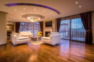 Χώρος καθιστικού στο Bentley Apartments