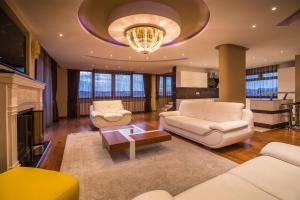 Χώρος καθιστικού στο Bentley Apartments