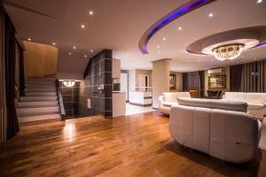 Χώρος καθιστικού στο Bentley Apartments