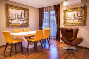 Χώρος καθιστικού στο Bentley Apartments