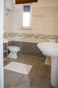 Phòng tắm tại Free Parking - Villa MiSa a 2 passi dal mare