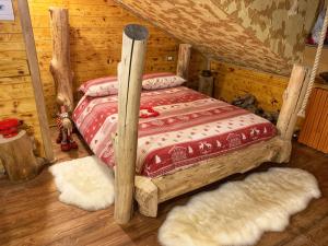 Postel nebo postele na pokoji v ubytování ALLA STALLA Suite & Chalet