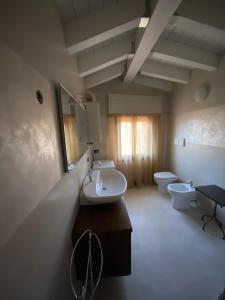 A bathroom at Molino Apartments