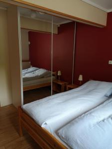 a bedroom with two beds and a large mirror at Kvamsdal Pensjonat in Eidfjord