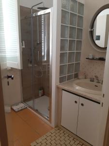 Kúpeľňa v ubytovaní Lomarchi Holiday Home
