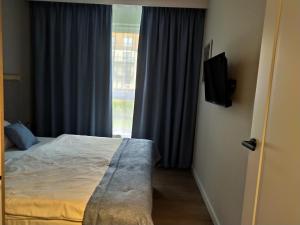 Posteľ alebo postele v izbe v ubytovaní Bel Mare Patio and Garden C106
