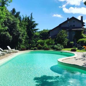 Bazén v ubytovaní Hotel Parco Erosa alebo v jeho blízkosti