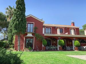Zahrada ubytování VILLA NABRISA MARBELLA, 5 BEDROOM, PRIVATE POOL, GARDEN, BBQ