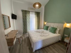 Postel nebo postele na pokoji v ubytování Christina Apartments