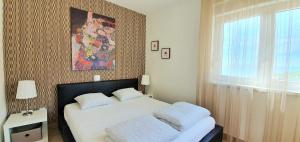 Letto o letti in una camera di Apartments Nicolas - Beach & Sea 10m away - Amazing sea view!
