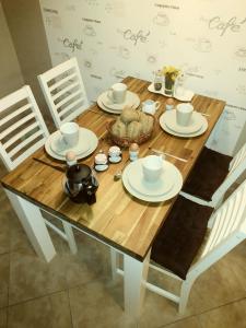 a wooden table with plates and cups on it at Ferienwohnung Beselin in Beselin