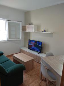 TV a/nebo společenská místnost v ubytování Casa Marisma Xacobeo