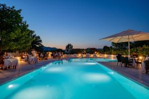 Bazén v ubytování Hotel Le Mimose nebo v jeho okolí