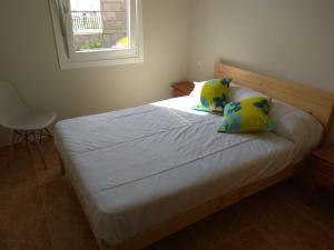 Postel nebo postele na pokoji v ubytování Casa Marisma Xacobeo