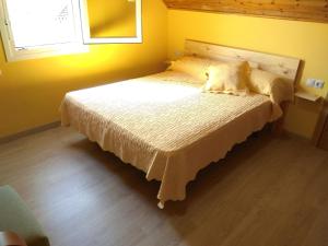 Postel nebo postele na pokoji v ubytování Casa Marisma Xacobeo
