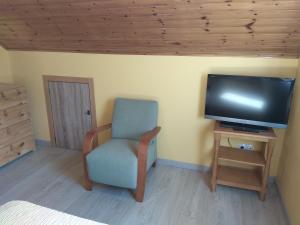 TV a/nebo společenská místnost v ubytování Casa Marisma Xacobeo