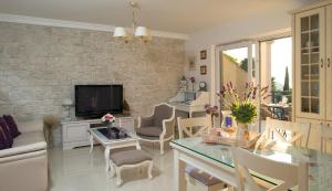 Μια τηλεόραση ή/και κέντρο ψυχαγωγίας στο Villa la Perla