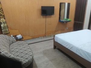TV a/nebo společenská místnost v ubytování Hotel Decent Lodge
