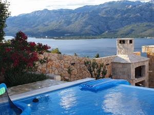 A piscina localizada em La Familia, Zadar, Vinjerac ou nos arredores