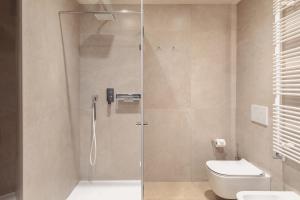 a bathroom with a shower and a toilet at Hotel Aquarius Venice - Ascend Collection in Venice