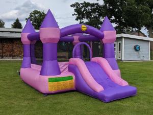 a purple inflatable bounce house in a yard at Ferienwohnung Parkblick in Soltau