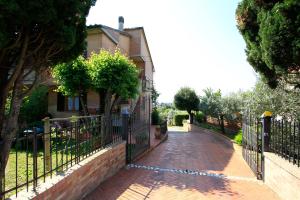 a fence in front of a house next to a street at Casa Milena in San Gimignano