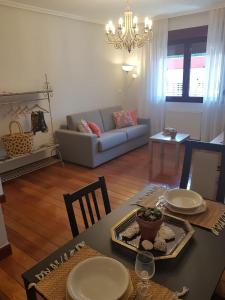 a living room with a table and a couch at Apartamento en la playa con parking privado in Getxo