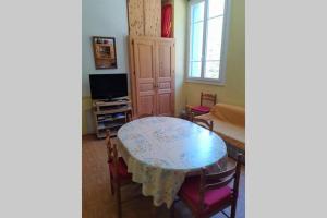 a dining room with a table and chairs at Appartement Barèges in Barèges