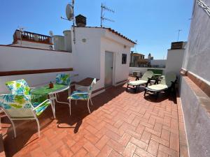 Balkón nebo terasa v ubytování Amazing 2 bedroom Apartment with big sun terrace Sitges centre beach
