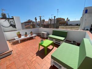 Balkón nebo terasa v ubytování Amazing 2 bedroom Apartment with big sun terrace Sitges centre beach