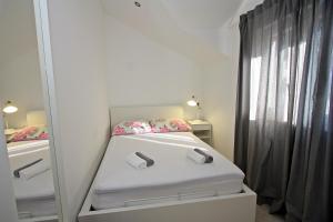 Ein Bett oder Betten in einem Zimmer der Unterkunft Apartman Ivana