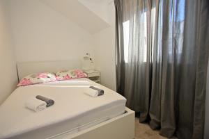 Ein Bett oder Betten in einem Zimmer der Unterkunft Apartman Ivana