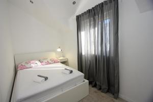 Ein Bett oder Betten in einem Zimmer der Unterkunft Apartman Ivana