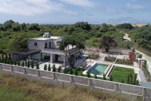 Bazén v ubytování Villa Flamingo - 4 bedrooms - Private Pool - Next to renowned Issos Beach & Lake Korission nebo v jeho okolí