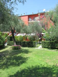 A garden outside Borgo Antico Apartments