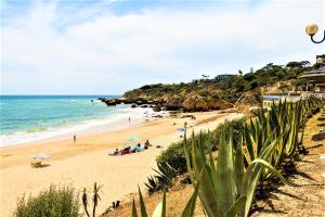 Afbeelding uit fotogalerij van Adalena Oura By ALzira in Albufeira