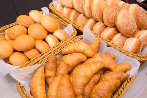 a group of baskets of eggs and croissants and bread at Kuretake Inn Nagoya Hisayaodori in Nagoya