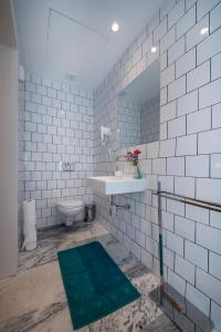 Koupelna v ubytování Light Green Apartments - Downtown Lisbon + 22 fotografií