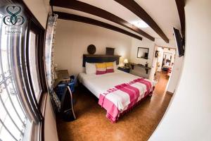 A bed or beds in a room at Hotel Tres Sofias