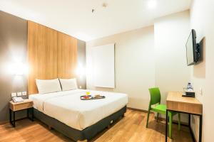 Postel nebo postele na pokoji v ubytování Hotel Citradream Bandung