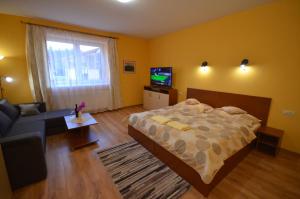 Posteľ alebo postele v izbe v ubytovaní Apartmány Best I. Bešeňová
