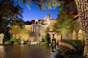 an exterior view of a building with lights at Rosewood Mansion on Turtle Creek in Dallas