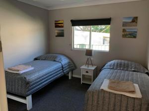 Giường trong phòng chung tại Laguna lodge Group Accommodation +66 ảnh