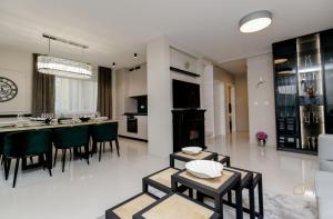 Η κουζίνα ή μικρή κουζίνα στο Luxury Villa MetraMaris2